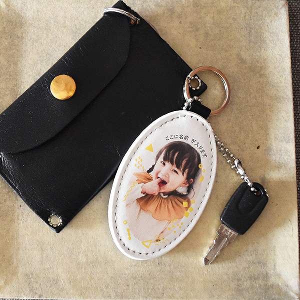 写真入り合皮レザー　キーホルダー  (お祝いギフト)  送料込み